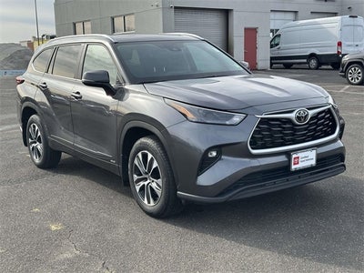 2025 Toyota Highlander Hybrid XLE